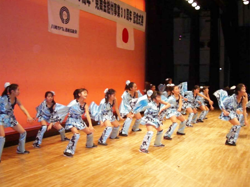 2009年2月14日、川崎市PTA連絡協議会創立60周年記念式典のオープニングアトラクションに「SAKADO WINDS」が出演。（高津市民館）