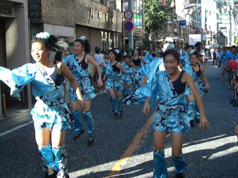 2009年7月26日、第36回高津区民祭にSAKADO　WINDSが二子保育園、すこやか高津保育園とともにパレードに参加しました。